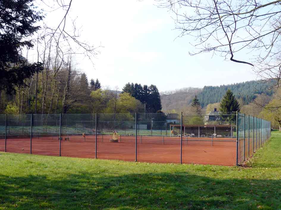 tennisplatz.jpg